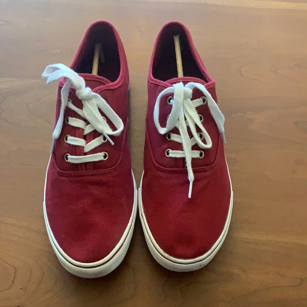 Brooks Brothers, Red Canvas sneaker